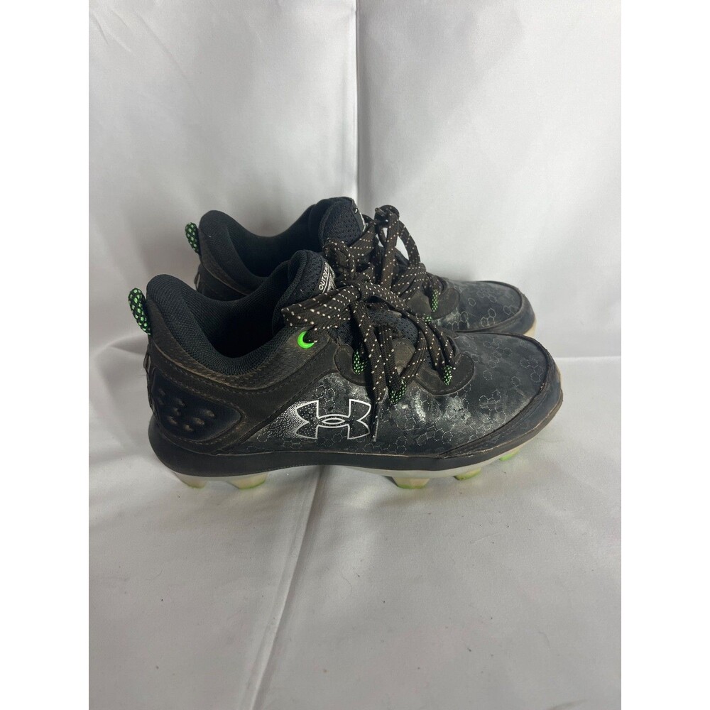 Under Armour Boy's Harper 8 Mid TPU Jr Baseball Shoe Size 1.5Y Black